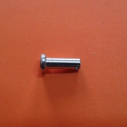 PASADOR PLETINAS FIJACION CABLE FRENO TRASERO.