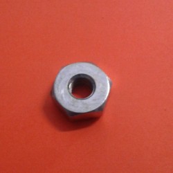 TUERCA CENTRAL RUEDA 8" VESPA (10mm)